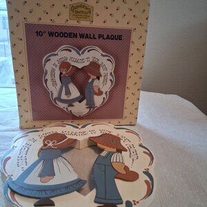 Vintage Country Folk art Sunbonnet Sue Holly Hobbie wood heart wall plaque 10"